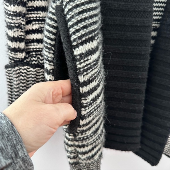 Sam Edelman cardigan Sweater size S Wool Alpaca Blend black & white pockets warm - Picture 10 of 11